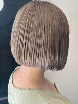 カムジーヘッドカミノウラ(COMEGHEAD KAMINOURA) ダブルカラーショートボブインナーカラーハイライトケアブリーチ