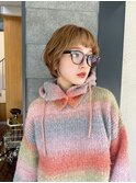 メガネに合うおしゃれふわりミニボブ顔回りレイヤーワイドバング