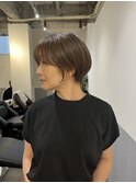 大人ショート×白髪ぼかしハイライト