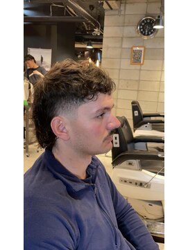 フランクスバーバー アンド ビアークラブ(FRANK'S BARBER and BEER CLUB) Mullet fade