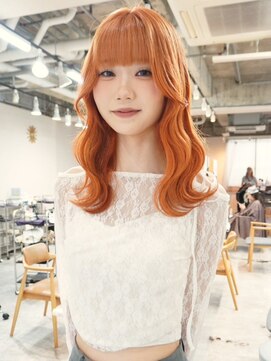 トナリ(tonari) ハイトーン オレンジ ウェーブ巻き レイヤー【鹿児島中央駅】