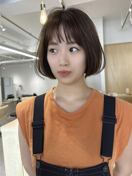 バベル 西宮(BABEL) コンパクトな顎ラインボブヘアに柔らかいオリーブベージュ