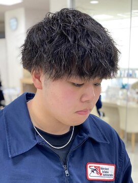 シャルムバイケンジ(Charm.by KENJE) メンズパーマ波巻きツイストスパイラル刈り上げセンターパート