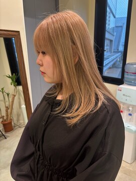 アローム(alom) ホワイトベージュカラー×顔周りレイヤー