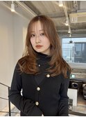 くすみベージュマロンベージュワンカールで決まるレイヤーカット