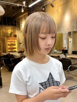 ヒビヲ 天神警固(HIBIO)&nbsp;レイヤーカットレイヤーボブブリーチダブルカラーグレージュ