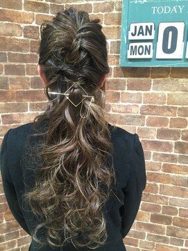 リック(Ric by KENJE) ハーフアップ☆3Dカラー