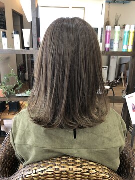 マークス(marks) 外ハネ　ベージュカラー