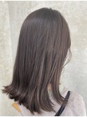 暖色ベージュと外ハネスタイルでナチャラルヘアに