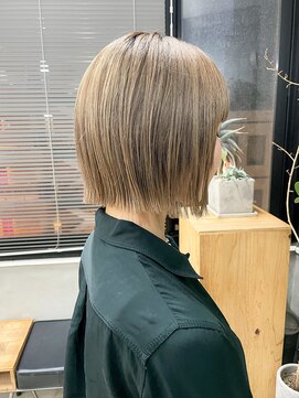 テトヘアー(teto hair) ブロンド ハイトーン 金髪 ボブ 切りっぱなしボブ ベージュ