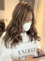 ヨロ 小岩(YOLO) ミルクティーグレージュハイライトケアブリーチレイヤーカット