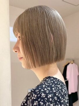 ヒビヲ(HIBIO) ショートボブハイトーンカラーミルクティーベージュケアブリーチ