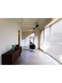 【仙川駅徒歩3分】開放感抜群◎陽の光が降り注ぐカフェのような空間のプライベートサロンです♪