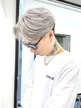 ソルバイジゼル(sol by gisele) 仙台ホワイトシルバーグレージュセンターパートフェザーパーマ