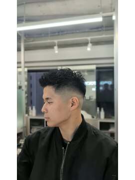 クロムトウキョウ ザ バーバー ネオン 新宿店(CHROM TOKYO the Barber ne/on) アップバングスキンフェード