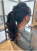 お呼ばれヘアアレンジ大人可愛いポニーテール結婚式二次会