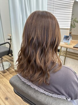 ベージュカラー×表面レイヤーコテ巻き仕上げ