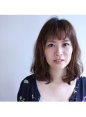 柔らかい印象をもたせてくれるミディアムパーマ