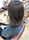 外ハネふわふわミディ × ハイライト