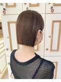 耳掛けストレートパツッと切りっぱなしボブ