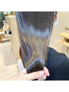 ニュイ(Nuii) 髪質改善サイエンスアクアカラーで作るツヤ髪ロング