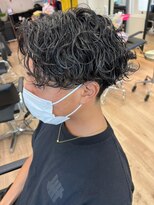 ウェイビーエフティフィフス 横浜西口(WAVEY ft.fifth)&nbsp;波巻きパーマセンターパートツイストパーマメンズマッシュパーマ
