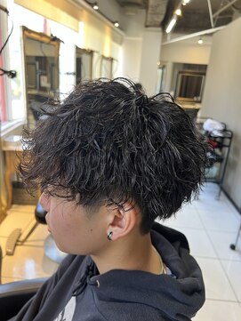 アイズ 海老名(AIZU) 波巻きツイストスパイラルパーマ メンズパーマ 刈り上げ 眉毛