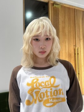 モニカ(MONIQA) 【抜きっぱなしブロンド】ブリーチデザインカラー