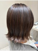 艶髪外ハネミディアムボブ