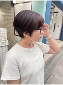 ショートヘアのボルドーカラー