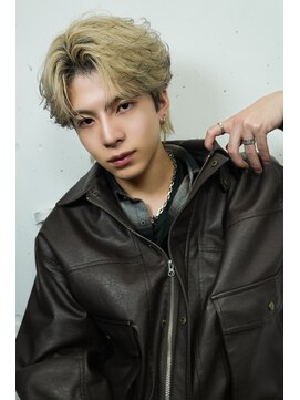 ピア ヤクイン(Pia Yakuin) ハイトーン×フェザーショート