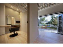 フルフラットなシャンプー台でリラックス【髪質改善／長野】