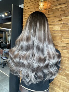 ラピス 横浜(Lapis) ミルクティーベージュシールエクステハイライトブリーチカラー