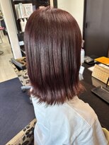 アウラ 戸出店(AULA)&nbsp;ツヤ感たっぷりチェリーブラウン × 外はね切りっぱなしボブ