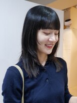 オーオ シカシカ(OOO YY)&nbsp;秋冬の重めで柔らかい、ミディアムレイヤースタイル