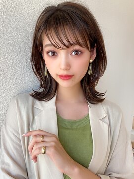 アフロート ディル(AFLOAT D'L) 大人かわいい くびれセミディ グレーべージュ 外ハネ くびれヘア