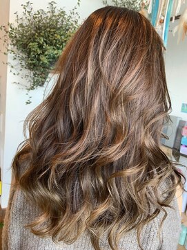 ヘアーサロン プアメリア(Puamelia) レイヤーパーマ小顔ハイライトカラー透け感マロンベージュ