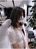ミディアムウルフレイヤーカット20代髪型