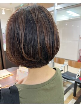 アックスリブ 蓮田店(AXE-LEVE) かわいらしい丸みボブ