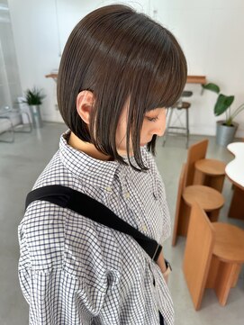 オー(OOO) 透明感たっぷりオリーブベージュ〇