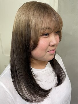 ロリム(RorriM) ベージュ × ブラウン × ルーツカラー × ブリーチカラー