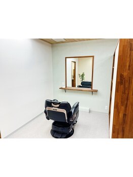 【駐車場完備】夫婦で営むアットホームサロン＊男女幅広い年代のお客様がご来店♪お気軽にお越しください◇