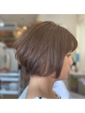 ヘアースペース アモール(Hair Space Amor) 前下がりショートボブ