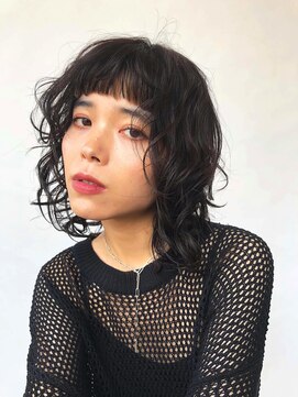 クーラ(Cura) ウルフレイヤー/ウルフパーマ/鎖骨ミディアム/オン眉