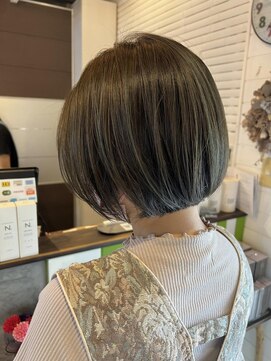 アトリエ エス atelier es HAIRDESIGN オリーブベージュ/コロンとボブ/ミニボブ/丸みショート/透明感