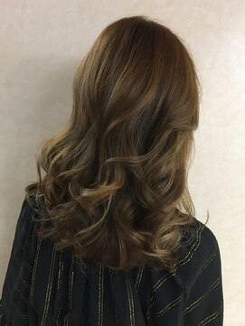 サロン ド ハル salon de HARU 大人上品なハイライトカラー