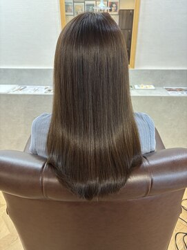 インビテーション(invitation) 乾かしてまとまるグレーベージュカラー