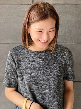 ディスコネクト(DISCO-N-NECT) 切りっぱなしボブ センターパート 丸みボブ ハイライト 艶感