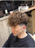 スペインカール ブラウン フェード 海外風 メンズパーマ
