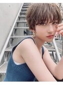 ボブカーキグレージュ大人かわいいフェザーバングマッシュ
